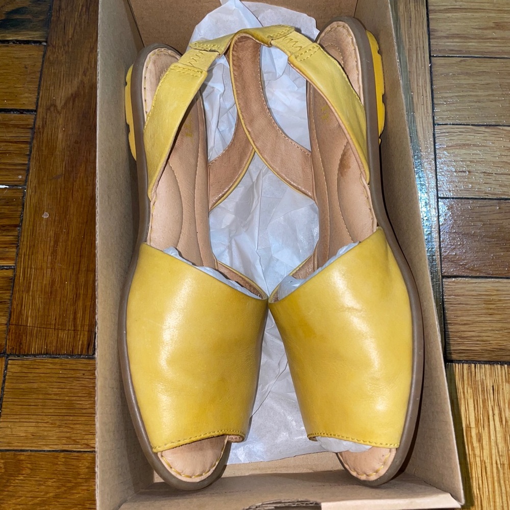 Born shoes sandals